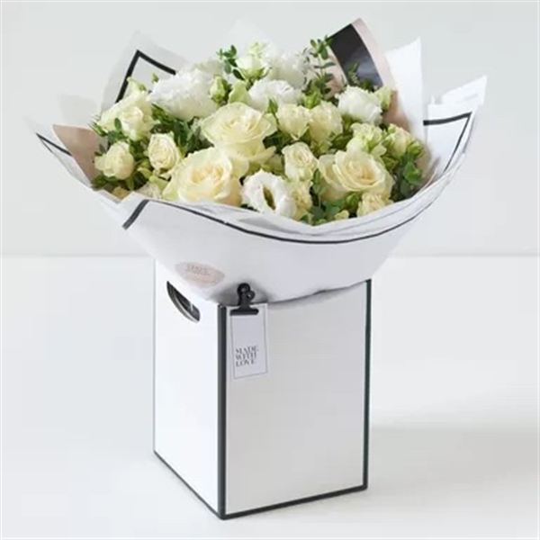 Simply beautiful white flower bouquet
