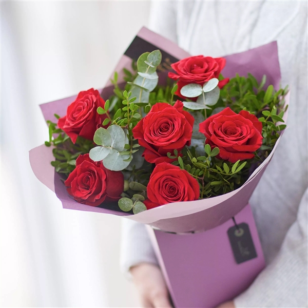 6 RED ROSE GIFT BOX